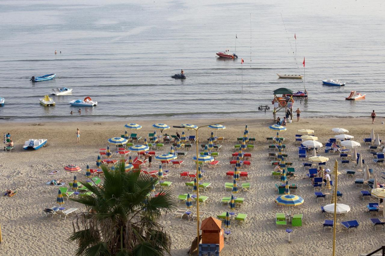 Vila One Beach Hotel Durrës Exterior foto